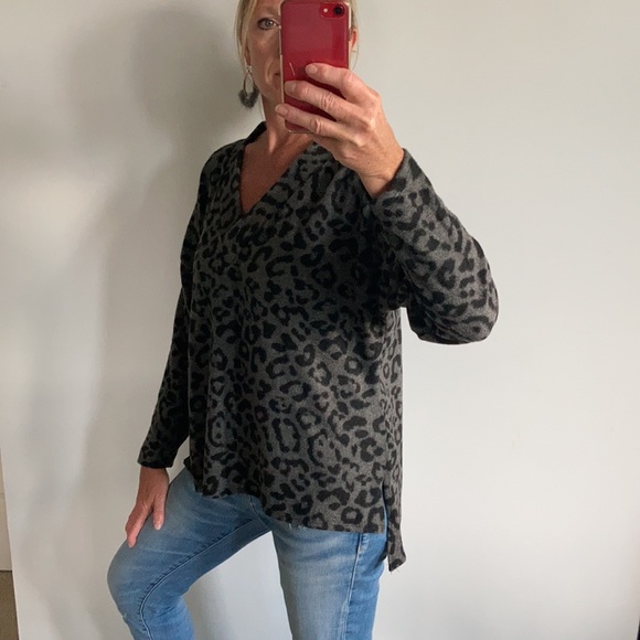 Long Sleeve Animal Print Tunic Top - Picture 3 of 10